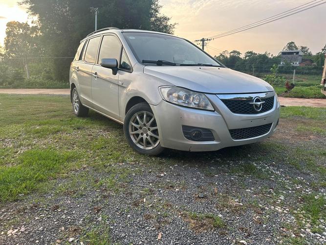 海马欢动2009款两厢 10款海马欢动两厢车