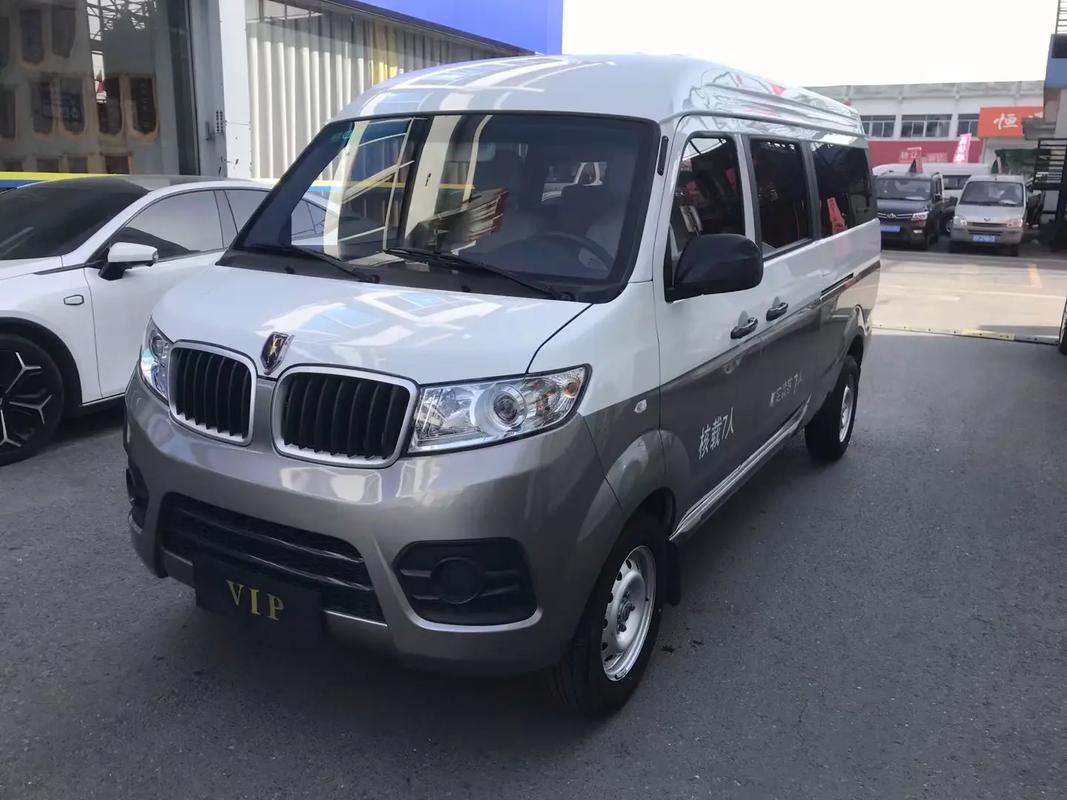 金杯新款商务车图片 新款金杯suv商务车出来