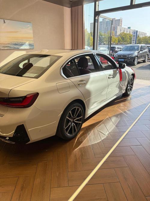 汽车宝马3系325li 宝马新3系325i
