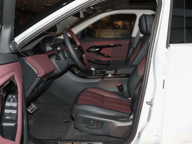 【路虎揽胜极光内饰图片,路虎极光2021最新款内饰】