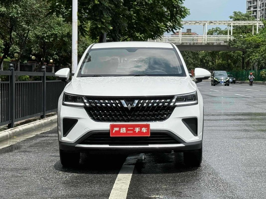 五菱五座最新款车型2022/五菱汽车新款2020新款五座