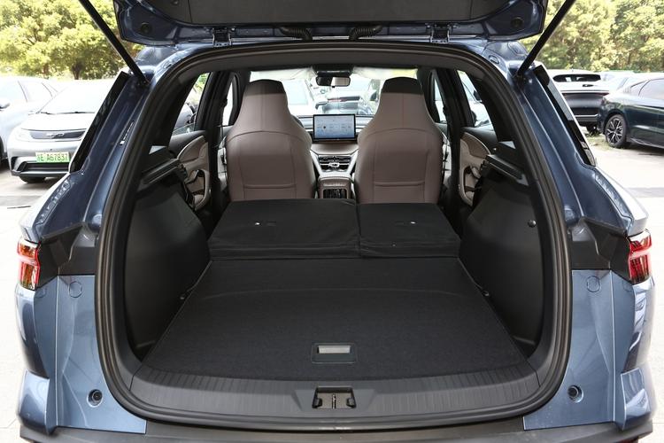 比亚迪宋混动2022款,比亚迪宋混动2022款后备箱工具都有啥