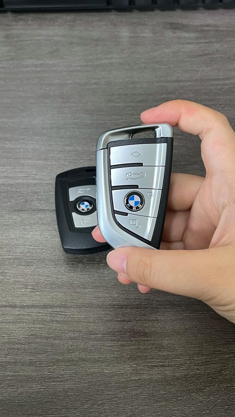 宝马车钥匙怎么换电池/宝马车钥匙怎么换电池视频2010款530