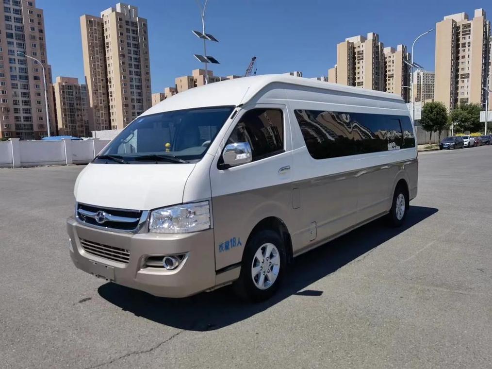 小型客车图片 小型普通客车