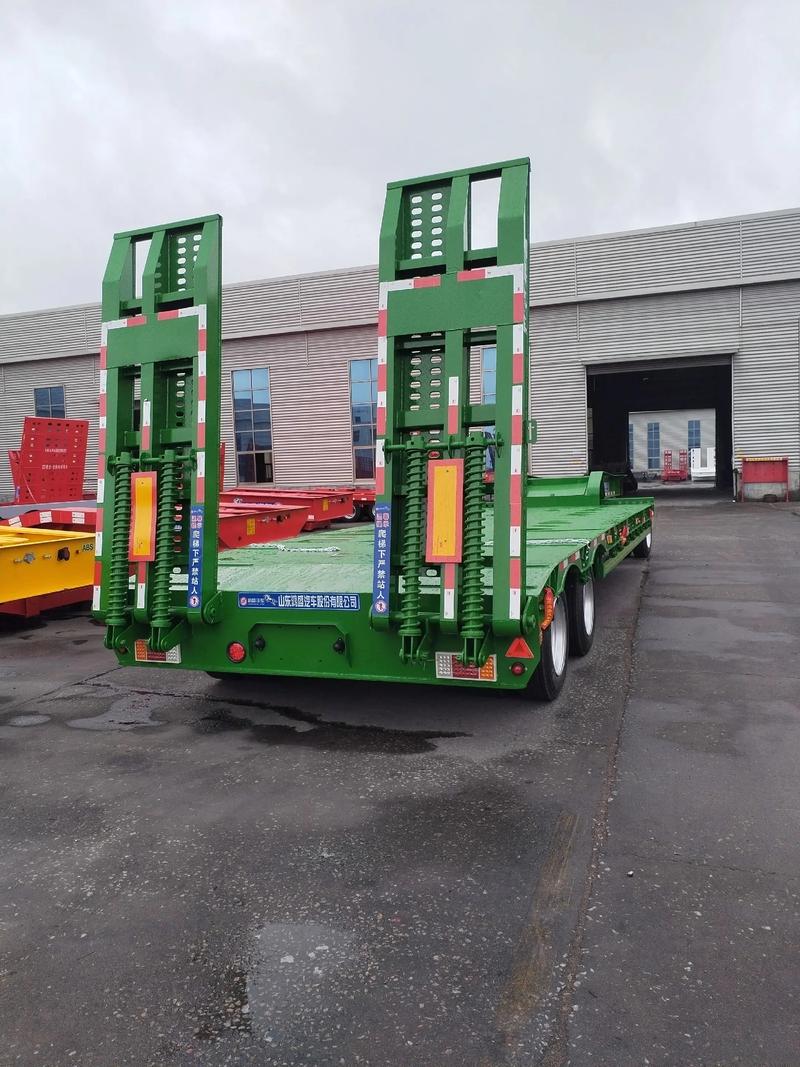 低平板半挂车(低平板半挂车价格)